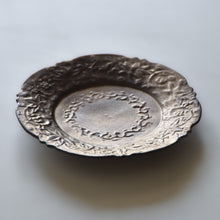 Load image into Gallery viewer, Asami Maeda Ridge flower shaped Flower arabesque Bronze Glaze Plate