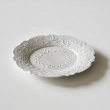 Load image into Gallery viewer, Maeda Asami Gray-blue glazed/Ridge flower shaped flower arabesque  porcelain plate