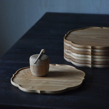 Load image into Gallery viewer, "Ryouka" Oshiki-Wooden Tray,Japanese chesnut (27 x 27 cm)