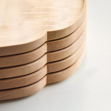 Load image into Gallery viewer, Mokko Oshiki Horse Chestnut Wood Tray (27×27cm)