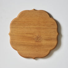 Load image into Gallery viewer, "Ryouka" Oshiki-Wooden Tray,Japanese chesnut (27 x 27 cm)