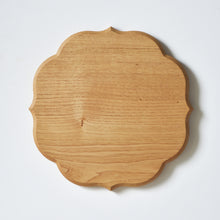 Load image into Gallery viewer, "Ryouka" Oshiki-Wooden Tray,Japanese chesnut (27 x 27 cm)