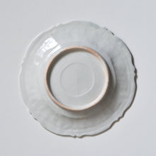 Load image into Gallery viewer, Maeda Asami Gray-blue glazed/Ridge flower shaped flower arabesque  porcelain plate