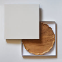 Load image into Gallery viewer, Rinka-bon Chestnut Wood Tray(27×27cm)