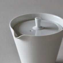 画像をギャラリービューアに読み込む, 【再入荷】有田焼 白磁入子茶器/西陣織 収納袋【セット割10%OFF】