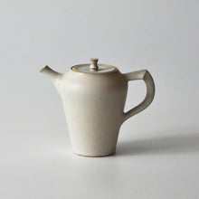 Load image into Gallery viewer, 丘上八雲 T-Pot ♯85 白釉