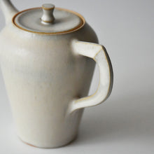 Load image into Gallery viewer, 丘上八雲 T-Pot ♯85 白釉