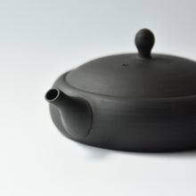 画像をギャラリービューアに読み込む, 玉光 黒泥 極浅平急須(kiwaha別注品)