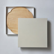 Load image into Gallery viewer, Mokko Oshiki Horse Chestnut Wood Tray (27×27cm)