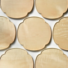 Load image into Gallery viewer, Mokko Oshiki Horse Chestnut Wood Tray  (27×27cm)

