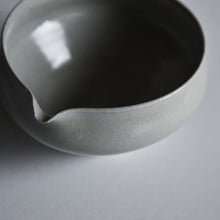 Load image into Gallery viewer,  White Glazed Tea Pitcher(Yuzamashi)/Yukiko Saito,Shigetsu Kiln 
