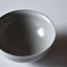 Load image into Gallery viewer,  White Glazed Tea Bowl/Yukiko Saito,Shigetsu Kiln 
