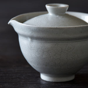 Sigetsu Kiln, Yukiko Saito, White-Glazed Peony Arabesque Pattern Shiboridashi-kyusu Small Teapot  