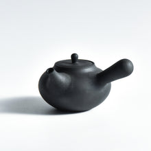 Load image into Gallery viewer, Okaue Yakumo Reduction Firing Yokode-Kyusu
