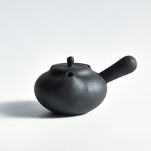 Load image into Gallery viewer, Okaue Yakumo Reduction Firing Yokode-Kyusu
