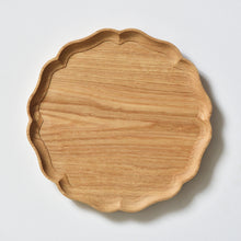 Load image into Gallery viewer, Rinka-bon Chestnut Wood Tray(27×27cm)
