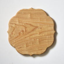Load image into Gallery viewer, "Ryouka" Oshiki-Wooden Tray,Japanese chesnut (27 x 27 cm)
