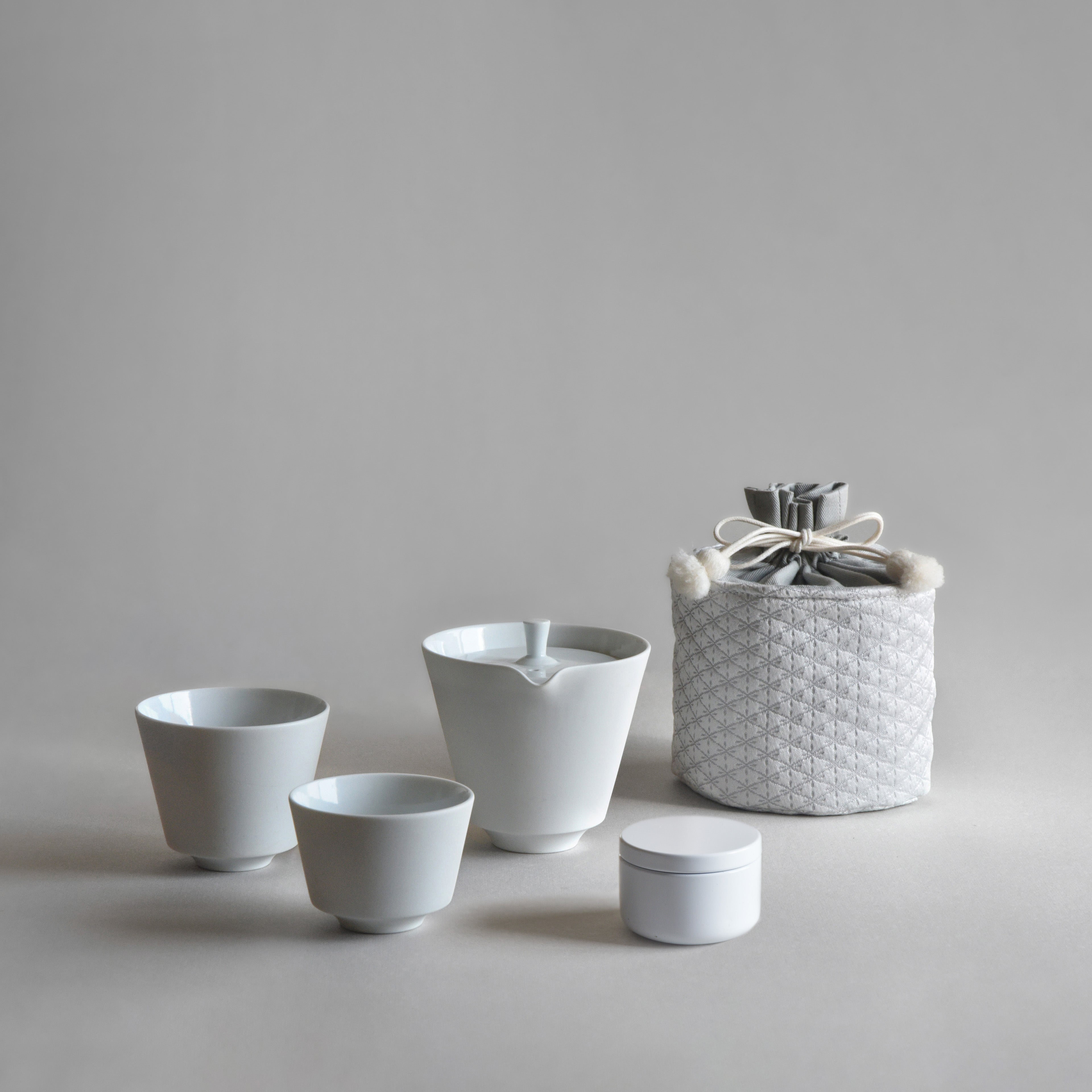 YALI  入れ子茶器 チタン白釉 （紫香xkiwaha) YALI 様専用 入れ子茶器 チタン白釉 （紫香xkiwaha) - メルカリ